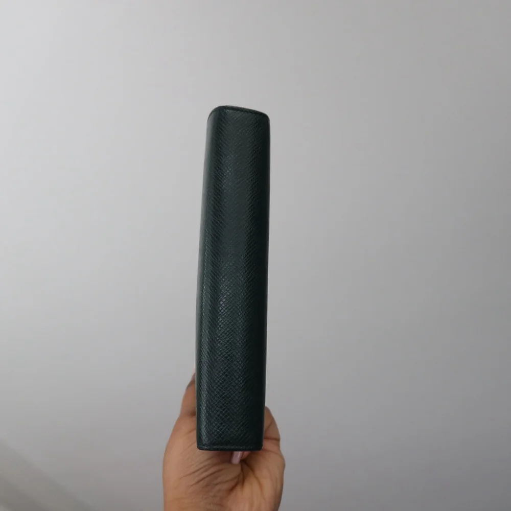 Louis Vuitton Taiga Medium Ring Agenda Cover Épicéa Green